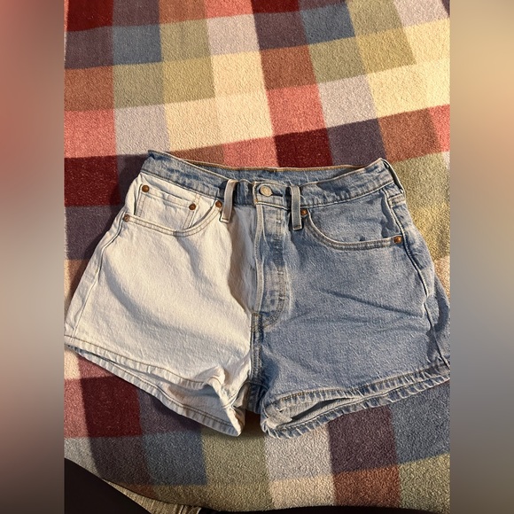 womens levi’s shorts - Picture 2 of 4